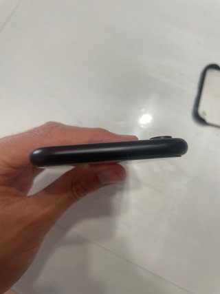 iPhone XR Apple con funda. En muy buen estado.