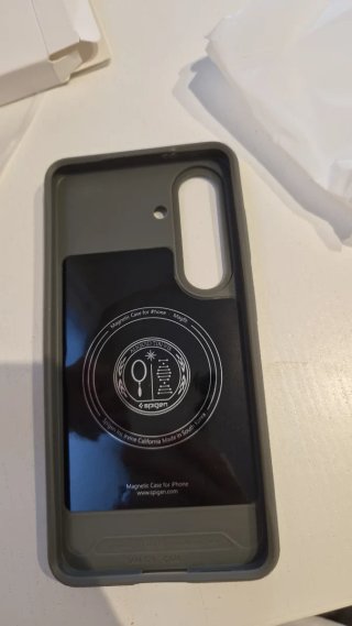 Funda magnética Spigen Samsung S26