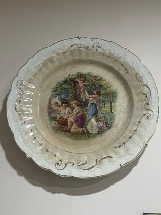 Plato antiguo porcelana opaca de Sevilla