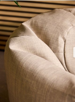 Puff sillón exterior impermeable color beige.