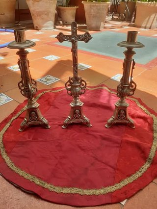 Antiguo juego altar: 2 candeleros y cruz