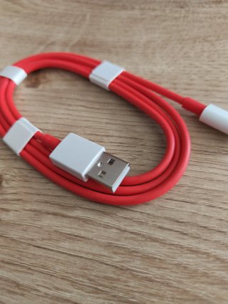 Cable OnePlus USB-C a USB-A Rojo