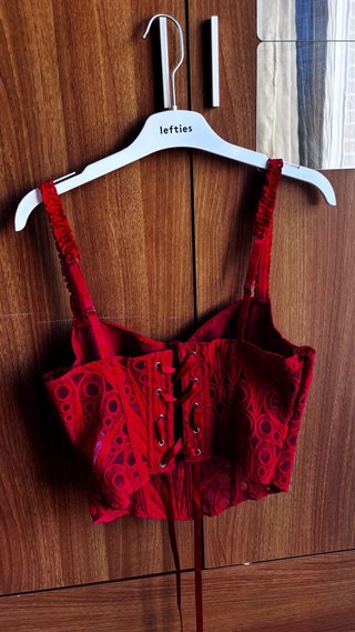 Top Corsé rojo con encaje y lazos