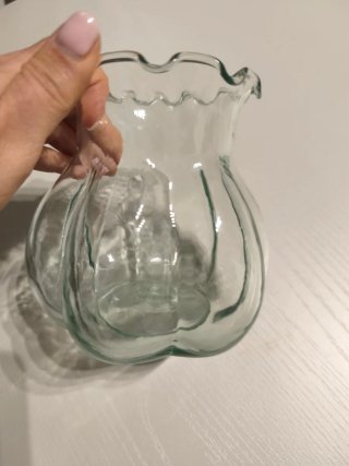 Vaso di vetro trasparente