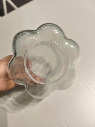 Vaso di vetro trasparente