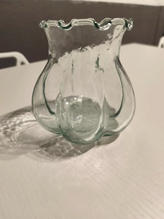 Vaso di vetro trasparente