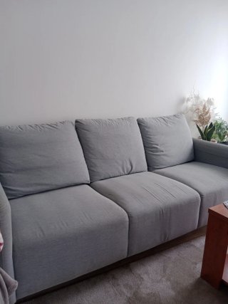 Sofá gris de tela