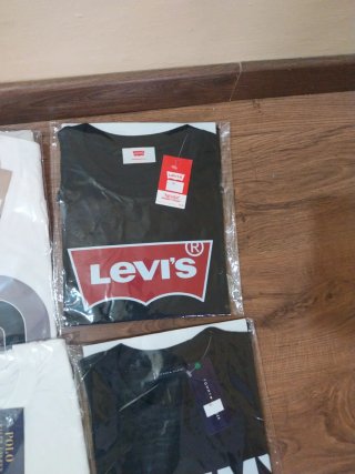 Lote 4 Camisetas XL: Levi's, Polo, TNF, Tommy