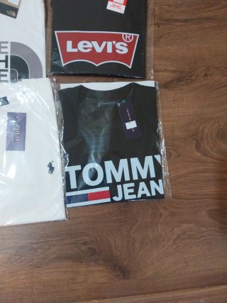 Lote 4 Camisetas XL: Levi's, Polo, TNF, Tommy