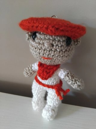 Colgante San Fermín llavero detalle