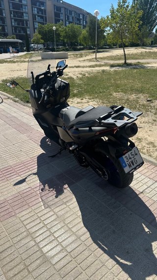 Yamaha TMax 560 Negra con baúl. IVA deducible