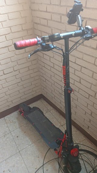Patinetes eléctricos necesitan batería y el máster