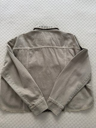 Chaqueta Zara Oversize Beige con Tachuelas