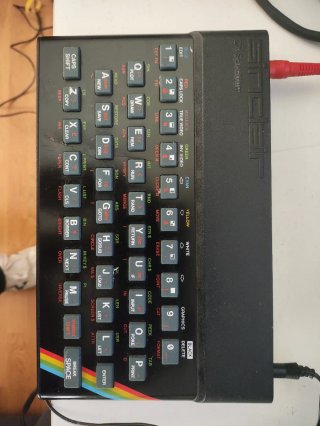 ZX Spectrum 48k con fuente