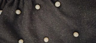 Jersey negro perlas mangas abullonadas