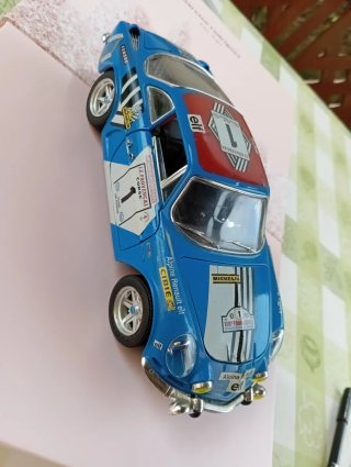 Maqueta Alpine Renault 1.800S 1/16 Burago