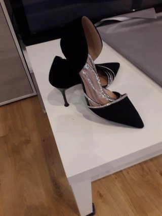 Zapatos de fiesta negros con pedrería