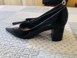 CHOLLO!! Zapatos de charol negros talla 38 de Zara