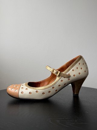 Zapatos Chie Mihara blancos y dorados