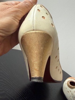Zapatos Chie Mihara blancos y dorados