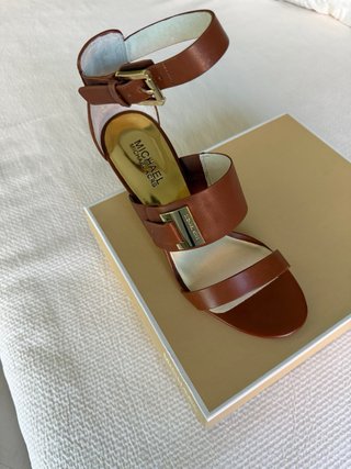 Sandalias Michael Kors T 38 Marrón y Dorado