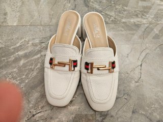 Sandalias blancas FAMA 38 con detalle dorado