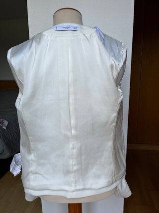 Blazer Mango Blanca con Ribete Negro