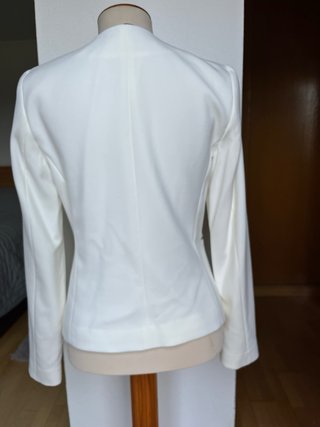Blazer Mango Blanca con Ribete Negro