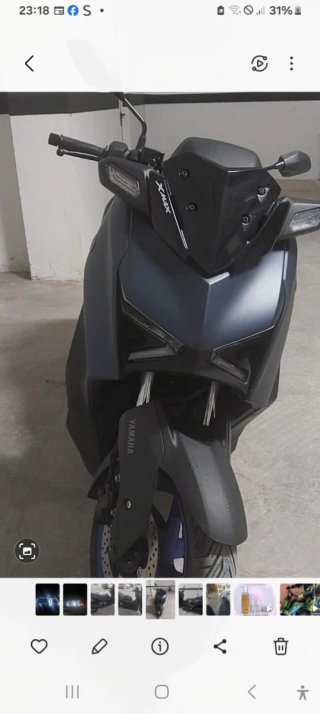 Yamaha XMax 300 Scooter Automática azul.