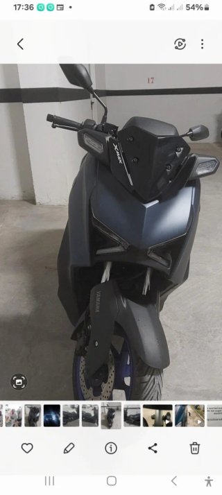 Yamaha XMax 300 Scooter Automática azul.