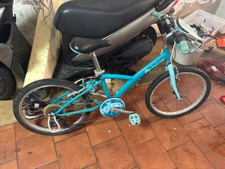 Bicicleta infantil azul