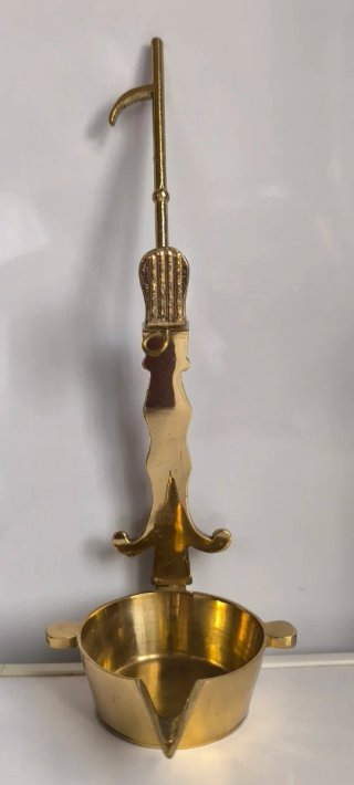 Pareja de quinqués de latón