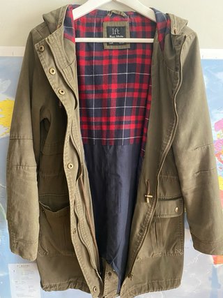 Chaqueta verde estilo parka