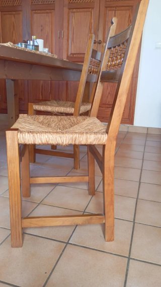 Sillas de madera con asiento de yute