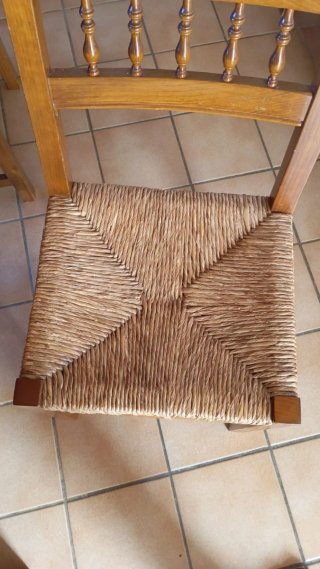 Sillas de madera con asiento de yute