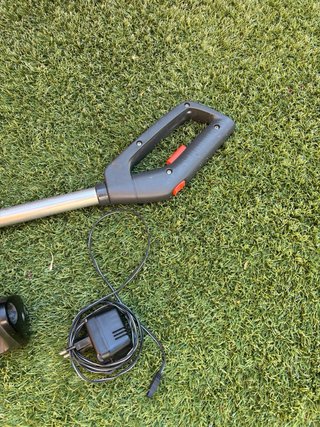 Tijeras cortacésped con mango telescópico