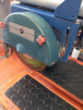 Cortadora cerámica Rubi DW 200 agua