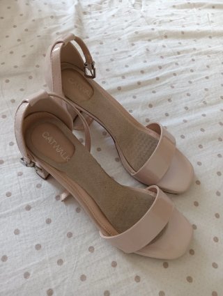 Sandalias tacón beige