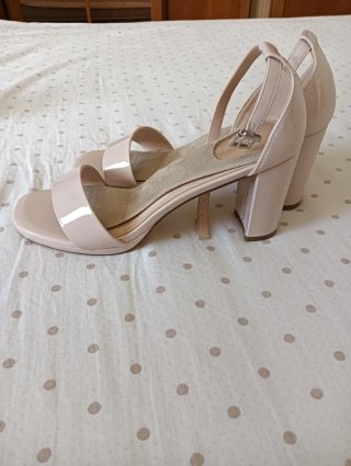Sandalias tacón beige
