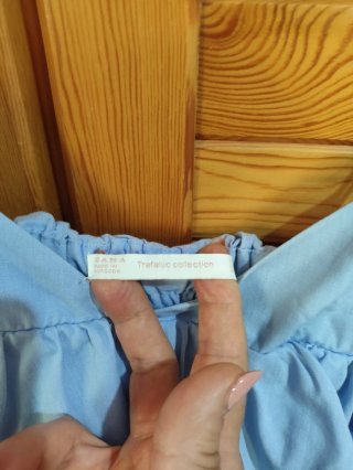 Vestido con volantes de Zara