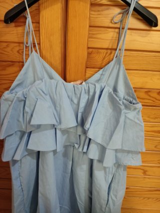 Vestido con volantes de Zara