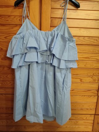 Vestido con volantes de Zara