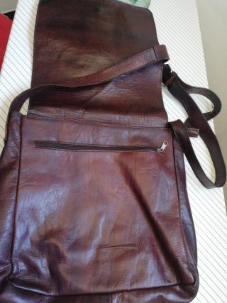 Bolso bandolera de piel vintage sin marca. 31X29cm