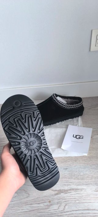 Pantofole UGG nere in lana