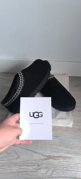 Pantofole UGG nere in lana