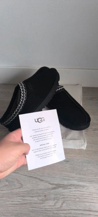 Pantofole UGG nere in lana