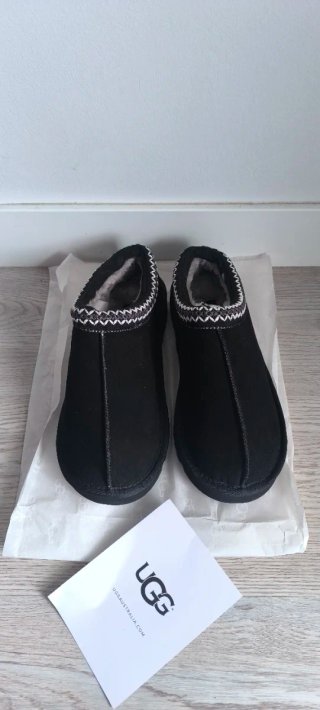 Pantofole UGG nere in lana