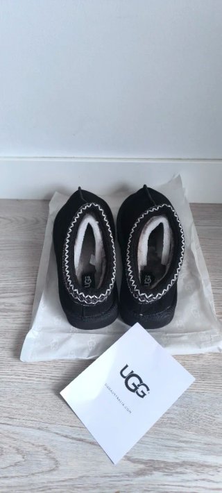 Pantofole UGG nere in lana