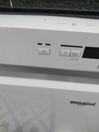 Lavavajillas Whirlpool Blanco estropeado.
