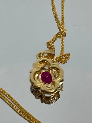 Colgante y Cadena Oro 18K con Rubí y Diamantes